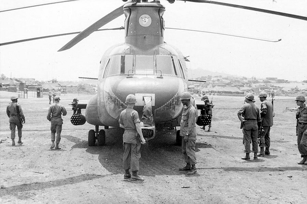 Guns A-Go-Go
Troops admiring the armed CH-47.  As best we can tell, the gunship was located at LZ Uplift for everyone to look and take photos.
