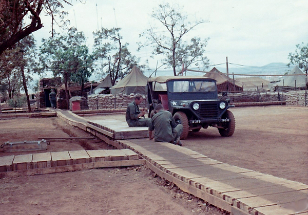 4th Inf Division and the 2/9th Arty Headquarters at Oasis
April, 1969.  LZ Oasis headquarters area.

