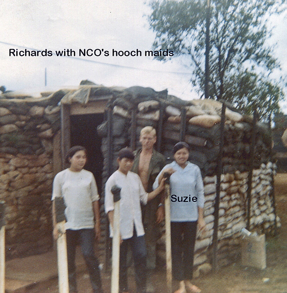 Hooch Maids
Richards posing with some Oasis "hooch maids".  Far right is "Suzie".
